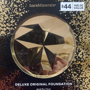 Bare Minerals Deluxe Original Foundation Broad Spectrum SPF 15. Fairly Light